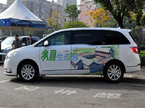 安溪户外车贴喷绘如何保持效果?